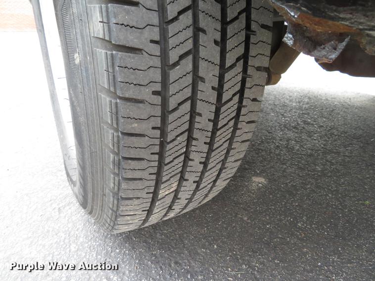 image for item DE8051 2005 Freightliner Sprinter refrigerated delivery van