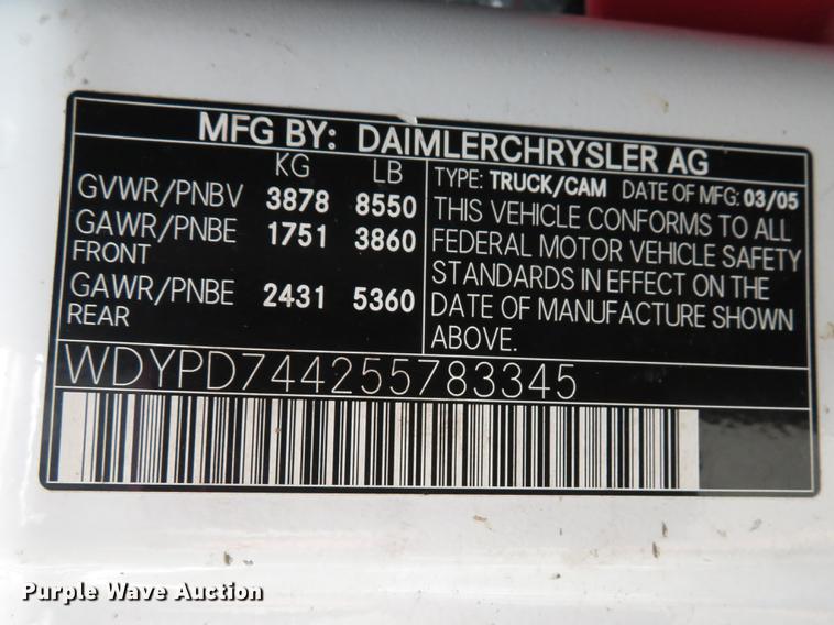 image for item DE8051 2005 Freightliner Sprinter refrigerated delivery van