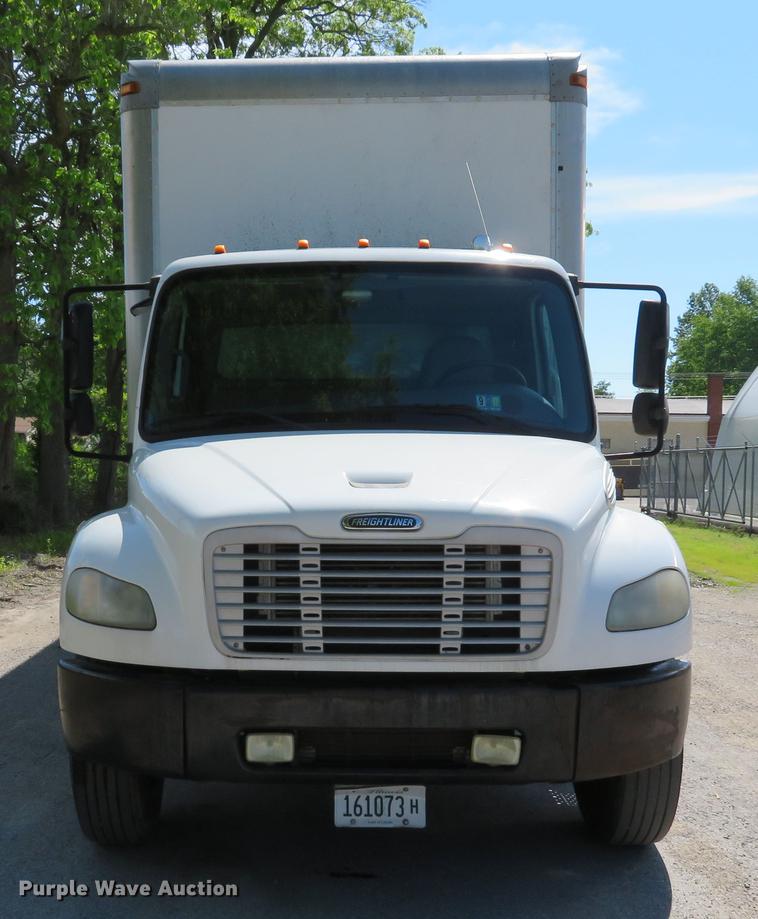 image for item DE8065 2004 Freightliner Business Class M2 box truck