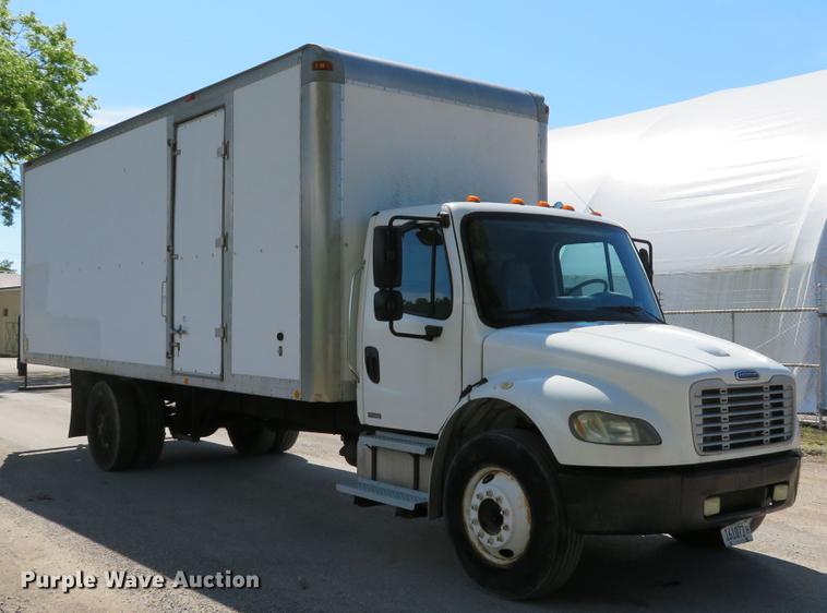 image for item DE8065 2004 Freightliner Business Class M2 box truck