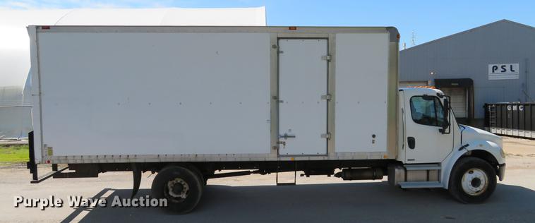image for item DE8065 2004 Freightliner Business Class M2 box truck