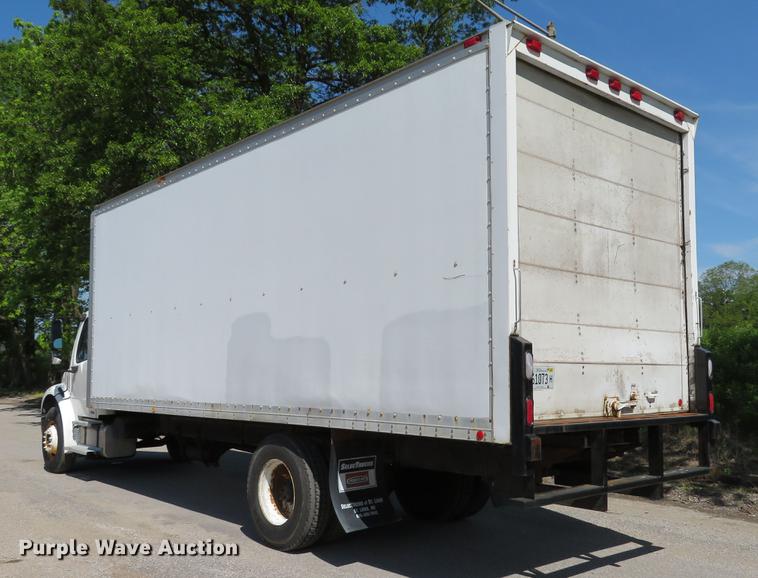 image for item DE8065 2004 Freightliner Business Class M2 box truck