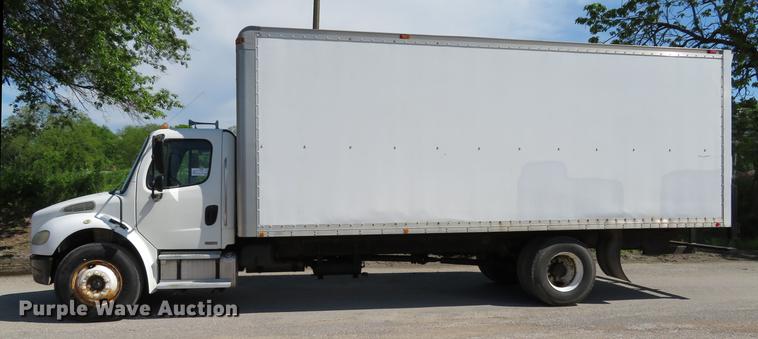 image for item DE8065 2004 Freightliner Business Class M2 box truck