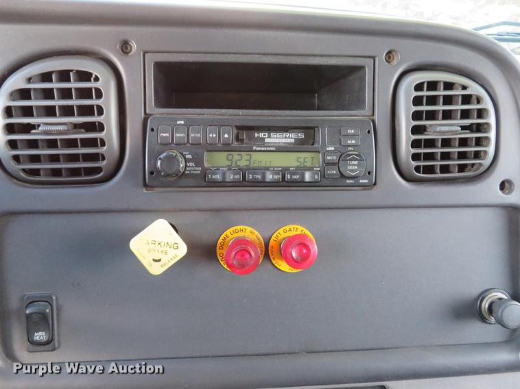 image for item DE8065 2004 Freightliner Business Class M2 box truck