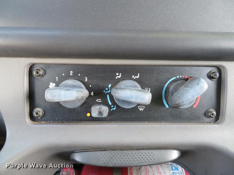 image for item DE8065 2004 Freightliner Business Class M2 box truck