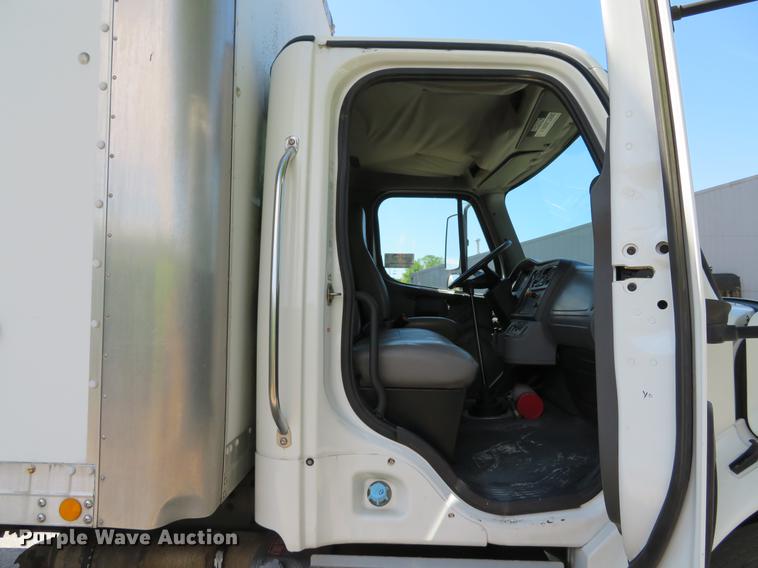 image for item DE8065 2004 Freightliner Business Class M2 box truck