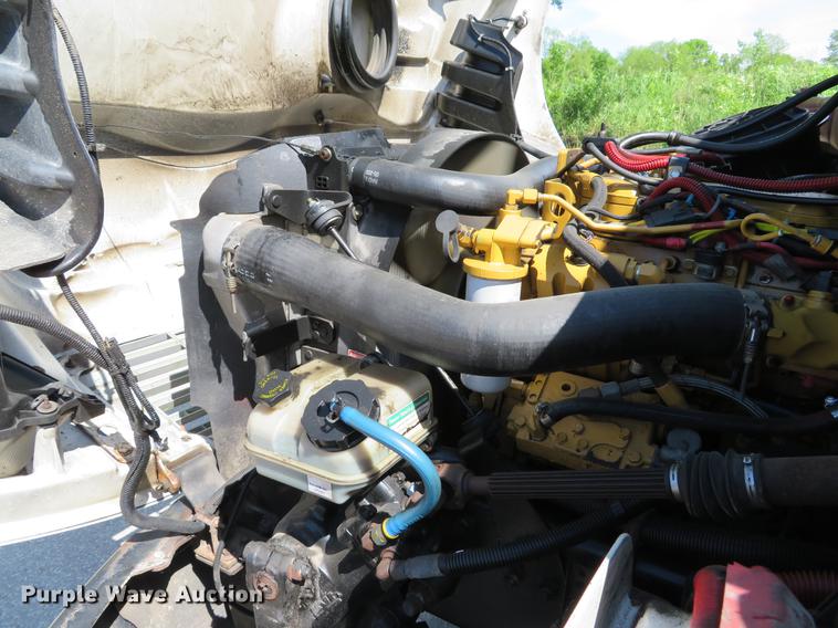 image for item DE8065 2004 Freightliner Business Class M2 box truck