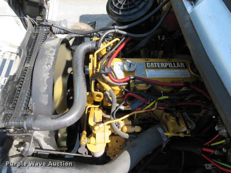 image for item DE8065 2004 Freightliner Business Class M2 box truck