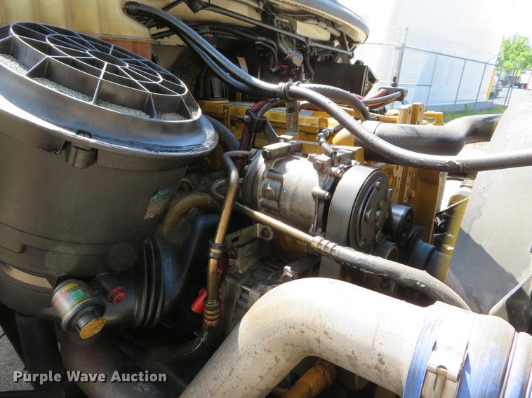 image for item DE8065 2004 Freightliner Business Class M2 box truck