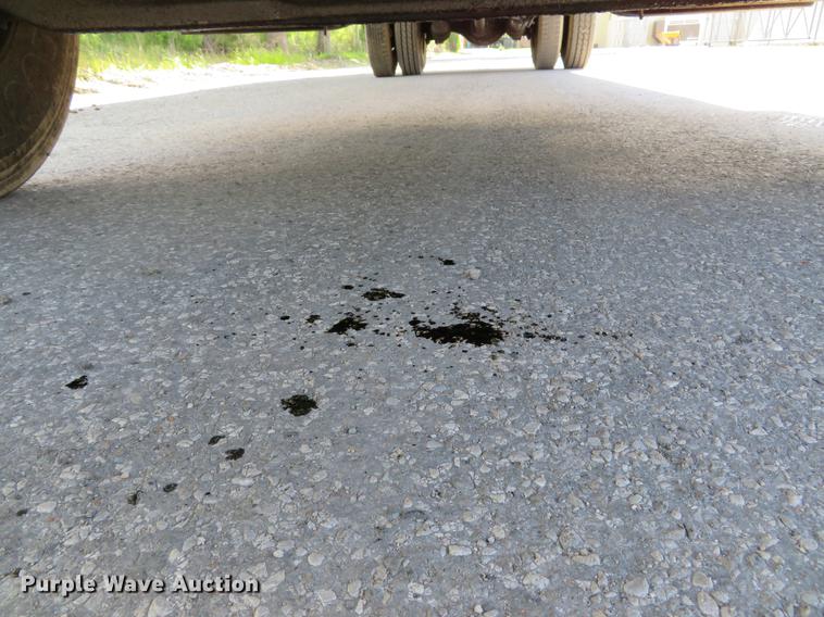 image for item DE8065 2004 Freightliner Business Class M2 box truck