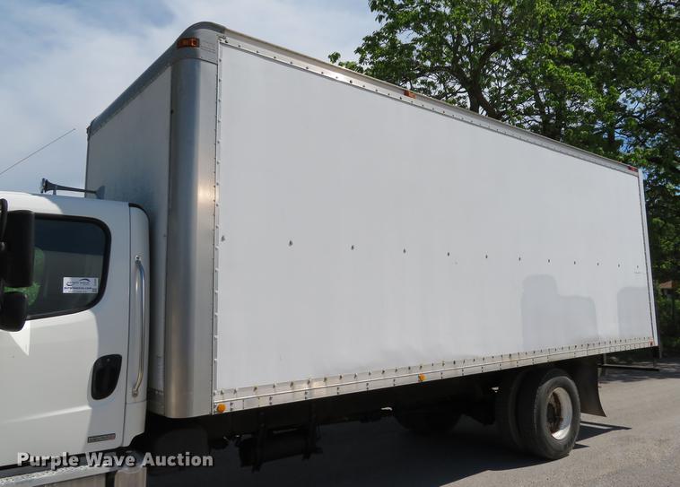 image for item DE8065 2004 Freightliner Business Class M2 box truck