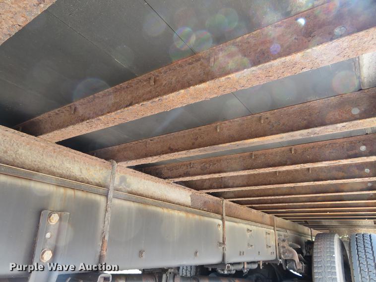 image for item DE8065 2004 Freightliner Business Class M2 box truck