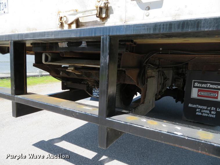 image for item DE8065 2004 Freightliner Business Class M2 box truck