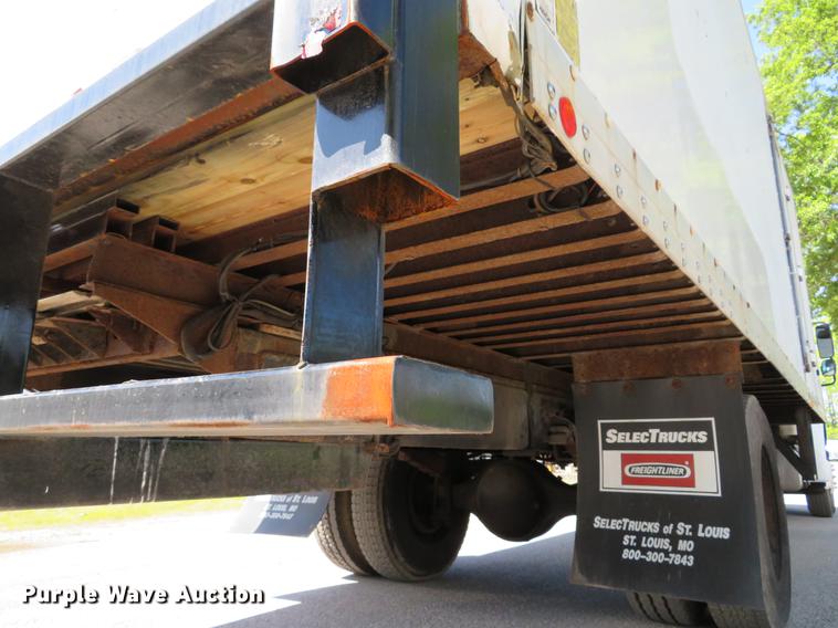 image for item DE8065 2004 Freightliner Business Class M2 box truck