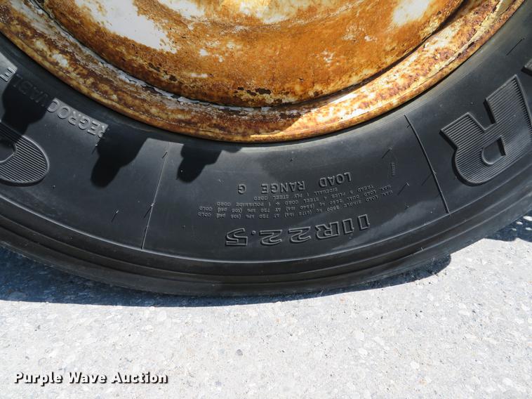 image for item DE8065 2004 Freightliner Business Class M2 box truck