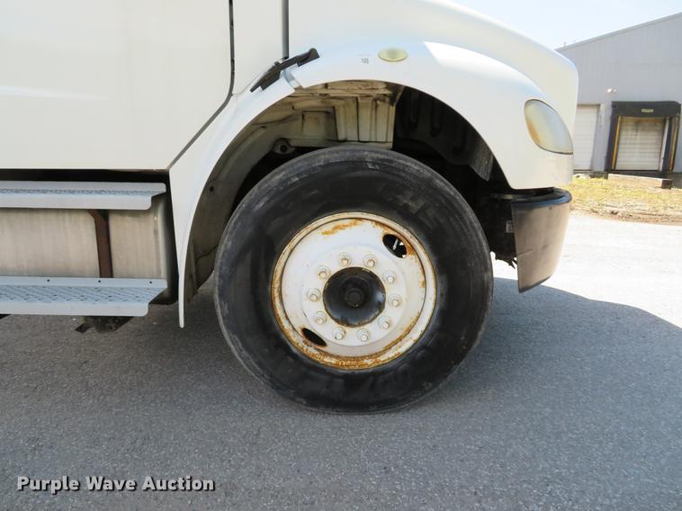 image for item DE8065 2004 Freightliner Business Class M2 box truck