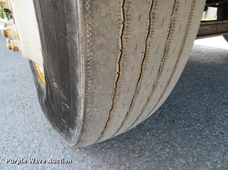 image for item DE8065 2004 Freightliner Business Class M2 box truck