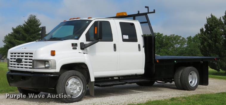 image for item DE8066 2006 Chevrolet C4500 Crew Cab flatbed truck