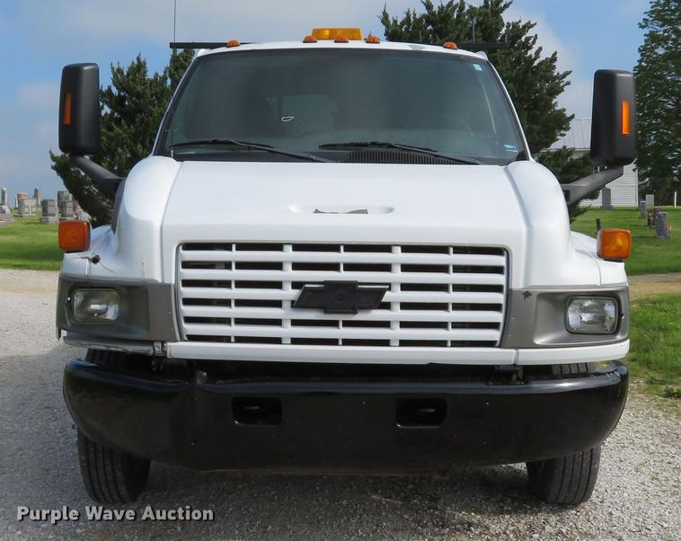 image for item DE8066 2006 Chevrolet C4500 Crew Cab flatbed truck