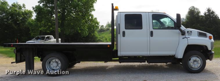 image for item DE8066 2006 Chevrolet C4500 Crew Cab flatbed truck