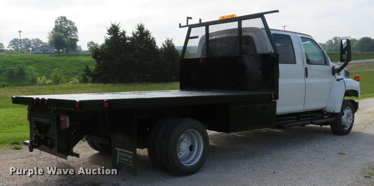 image for item DE8066 2006 Chevrolet C4500 Crew Cab flatbed truck