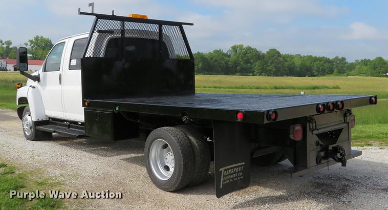 image for item DE8066 2006 Chevrolet C4500 Crew Cab flatbed truck