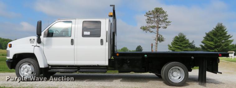 image for item DE8066 2006 Chevrolet C4500 Crew Cab flatbed truck