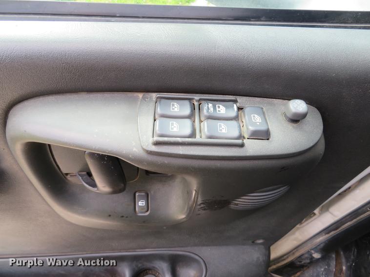 image for item DE8066 2006 Chevrolet C4500 Crew Cab flatbed truck