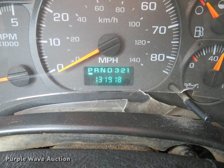 image for item DE8066 2006 Chevrolet C4500 Crew Cab flatbed truck