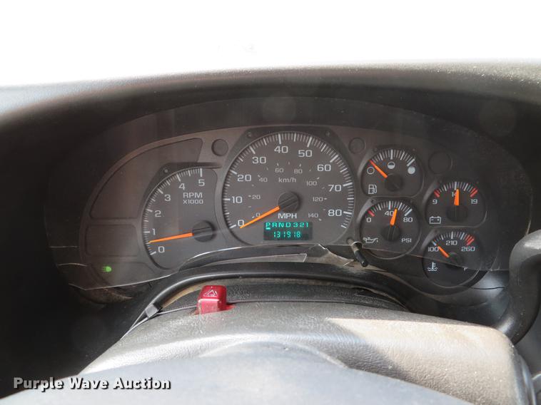 image for item DE8066 2006 Chevrolet C4500 Crew Cab flatbed truck