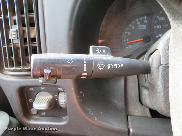 image for item DE8066 2006 Chevrolet C4500 Crew Cab flatbed truck