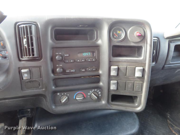 image for item DE8066 2006 Chevrolet C4500 Crew Cab flatbed truck