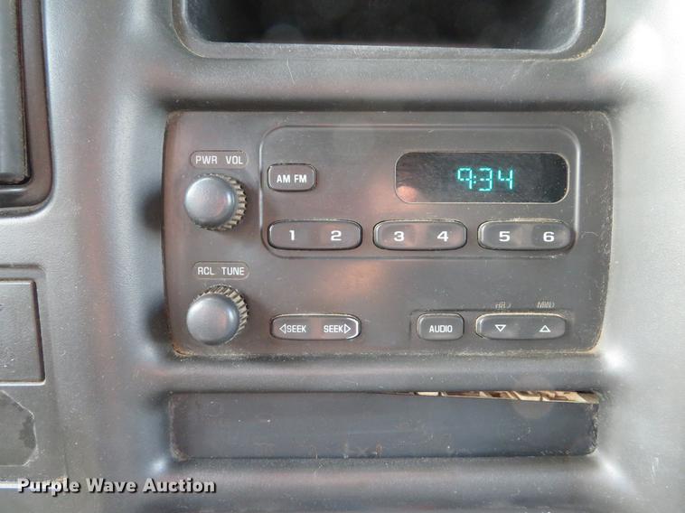 image for item DE8066 2006 Chevrolet C4500 Crew Cab flatbed truck