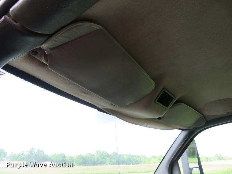 image for item DE8066 2006 Chevrolet C4500 Crew Cab flatbed truck