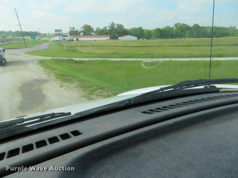 image for item DE8066 2006 Chevrolet C4500 Crew Cab flatbed truck