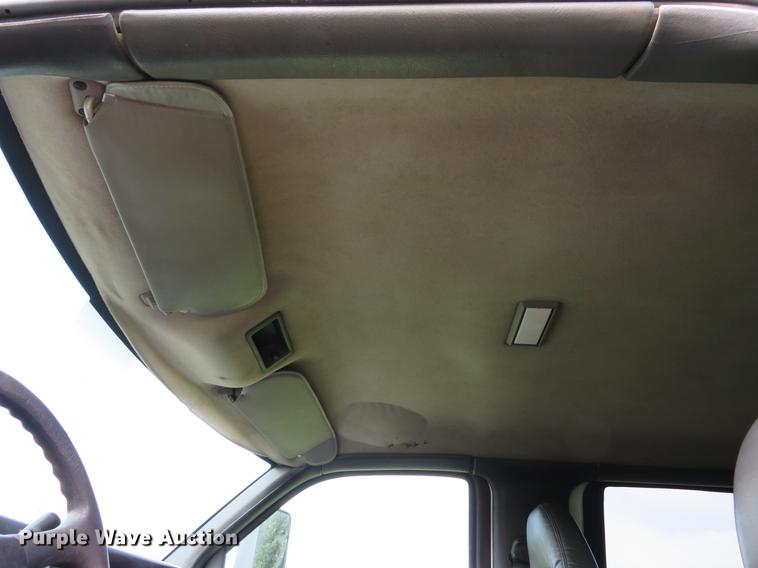 image for item DE8066 2006 Chevrolet C4500 Crew Cab flatbed truck