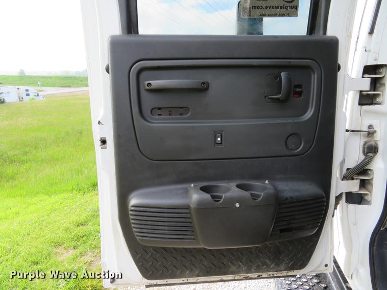 image for item DE8066 2006 Chevrolet C4500 Crew Cab flatbed truck