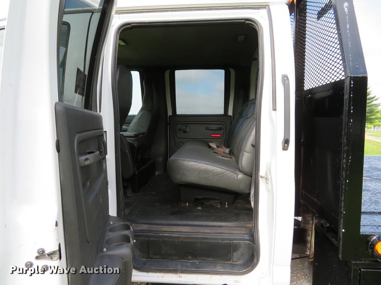 image for item DE8066 2006 Chevrolet C4500 Crew Cab flatbed truck