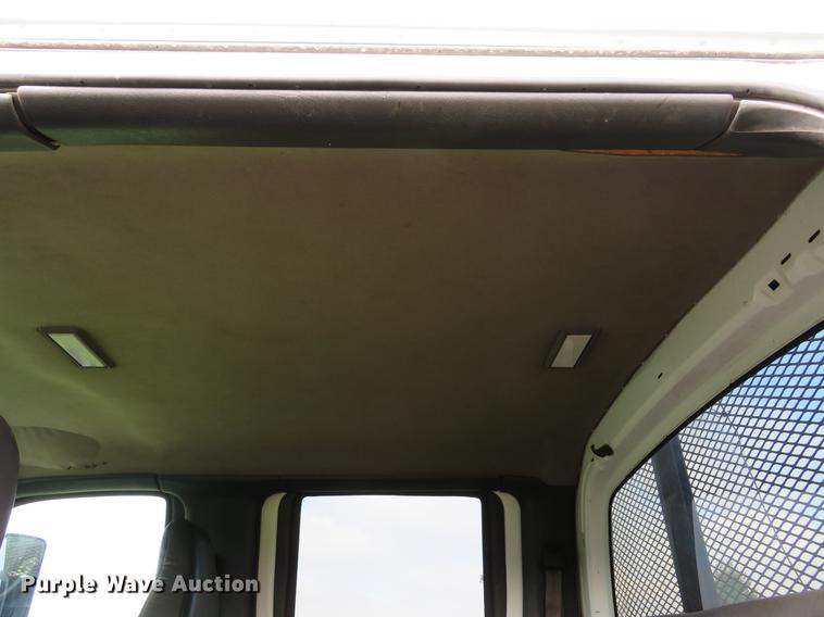 image for item DE8066 2006 Chevrolet C4500 Crew Cab flatbed truck