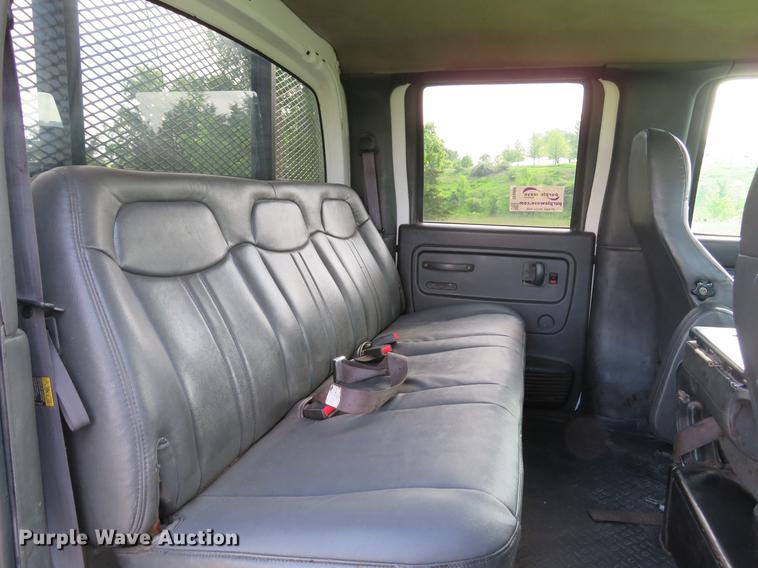 image for item DE8066 2006 Chevrolet C4500 Crew Cab flatbed truck