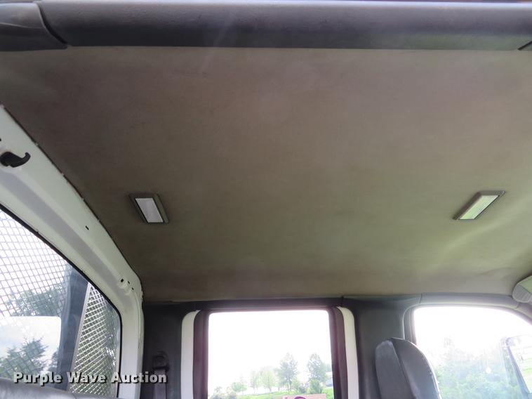 image for item DE8066 2006 Chevrolet C4500 Crew Cab flatbed truck