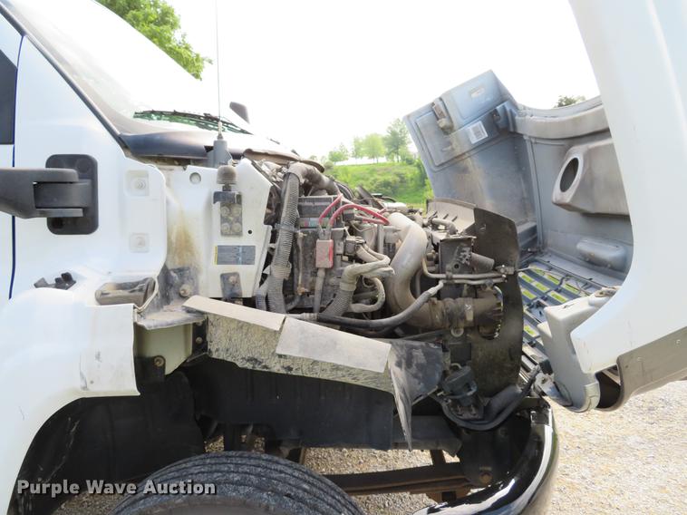 image for item DE8066 2006 Chevrolet C4500 Crew Cab flatbed truck