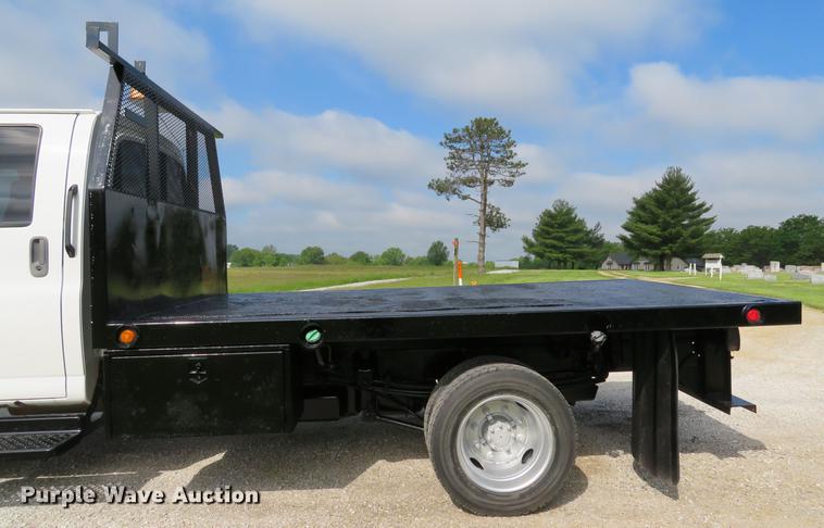 image for item DE8066 2006 Chevrolet C4500 Crew Cab flatbed truck