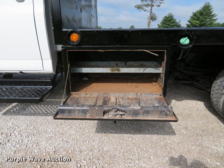 image for item DE8066 2006 Chevrolet C4500 Crew Cab flatbed truck