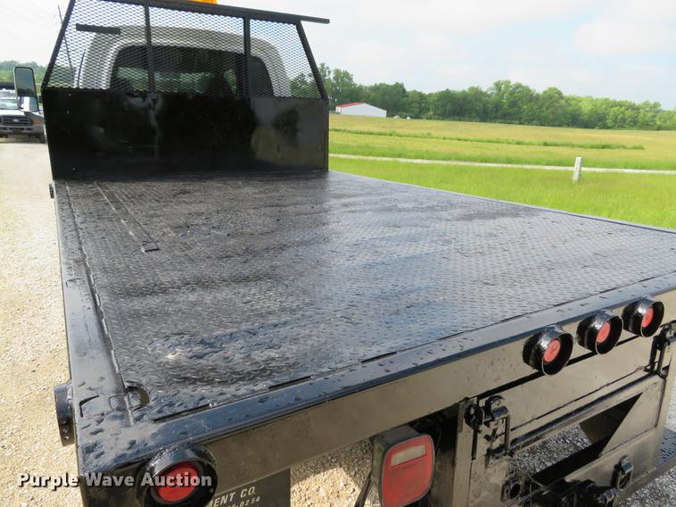 image for item DE8066 2006 Chevrolet C4500 Crew Cab flatbed truck