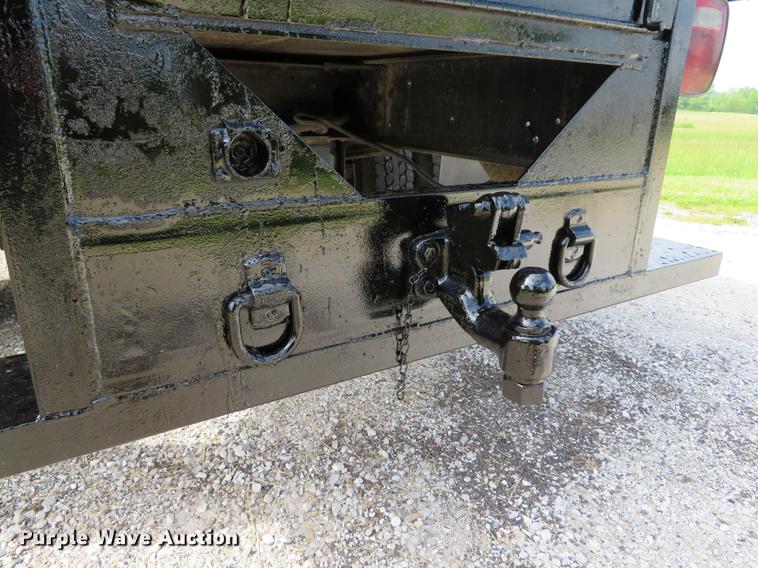image for item DE8066 2006 Chevrolet C4500 Crew Cab flatbed truck