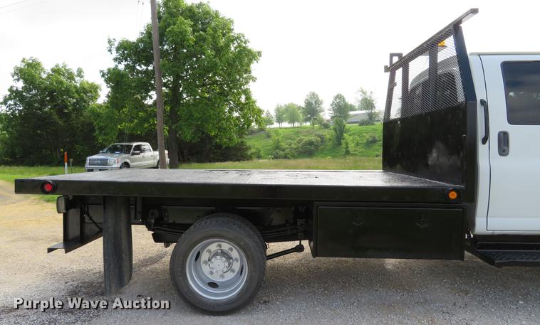 image for item DE8066 2006 Chevrolet C4500 Crew Cab flatbed truck
