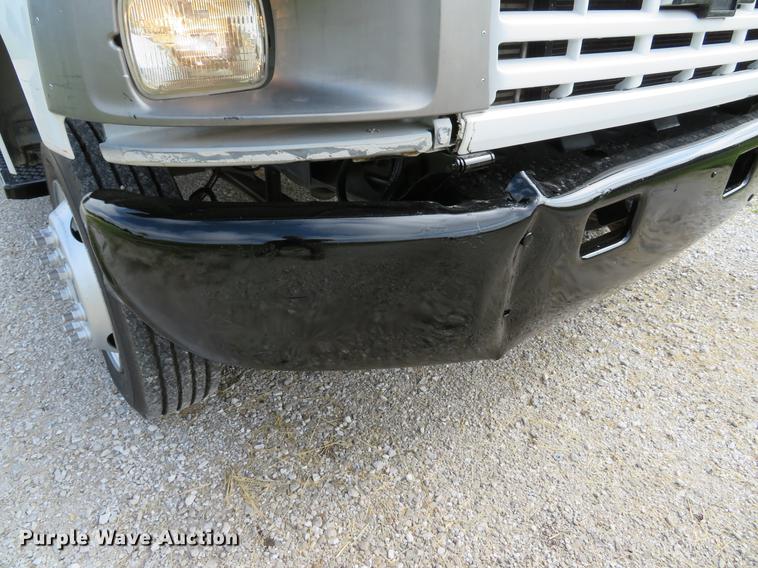 image for item DE8066 2006 Chevrolet C4500 Crew Cab flatbed truck