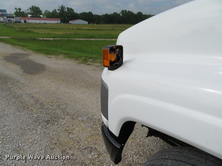 image for item DE8066 2006 Chevrolet C4500 Crew Cab flatbed truck