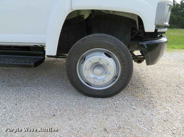 image for item DE8066 2006 Chevrolet C4500 Crew Cab flatbed truck